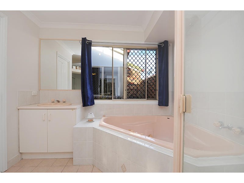 21 St James Court, Little Mountain QLD 4551