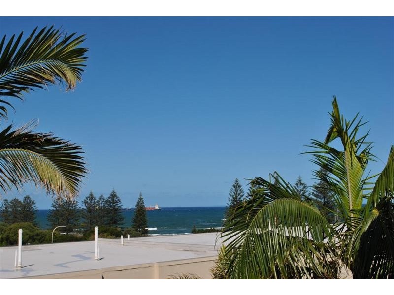 4/ 3 Latona Avenue, Caloundra QLD 4551