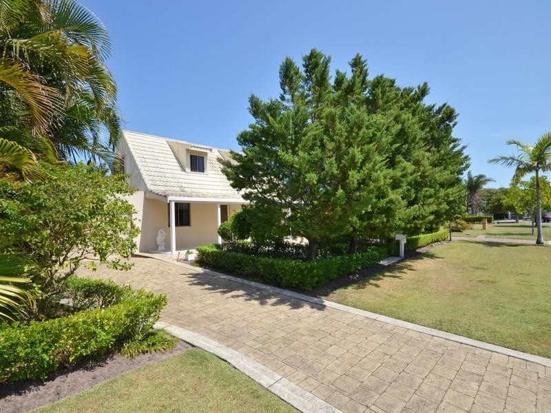 67 Sunbird Chase, Kawana Island QLD 4575