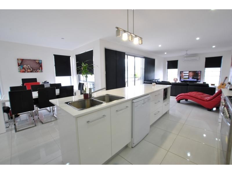 9 Sylvie Street, Pelican Waters QLD 4551