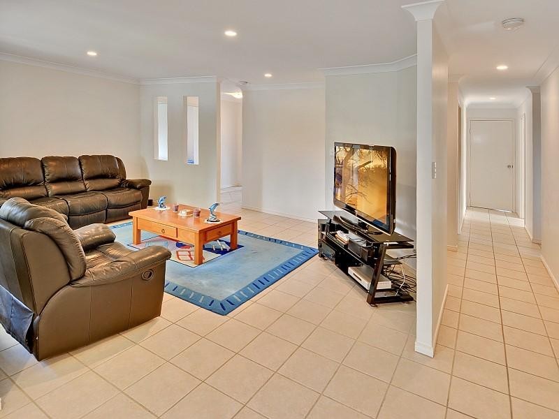 15 Turnbury Street, Little Mountain QLD 4551