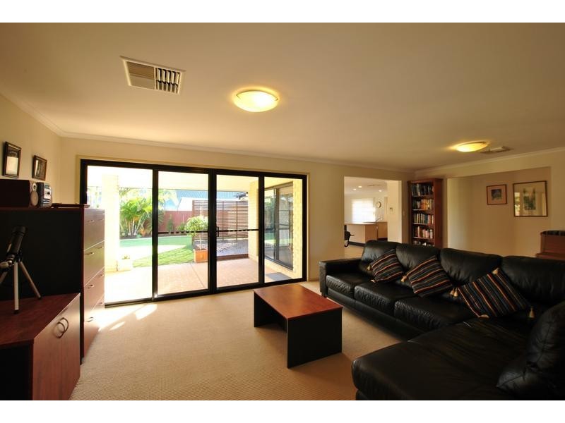 8 Undanbi Place, Pelican Waters QLD 4551