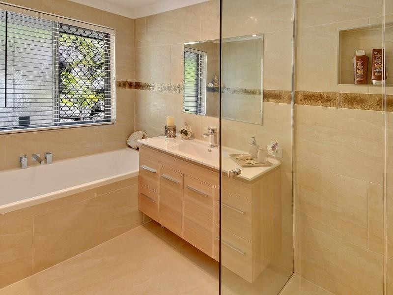 3 Valley View Court, Little Mountain QLD 4551