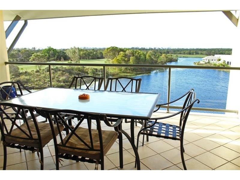 18/ 1 Millennium Circuit, Pelican Waters QLD 4551