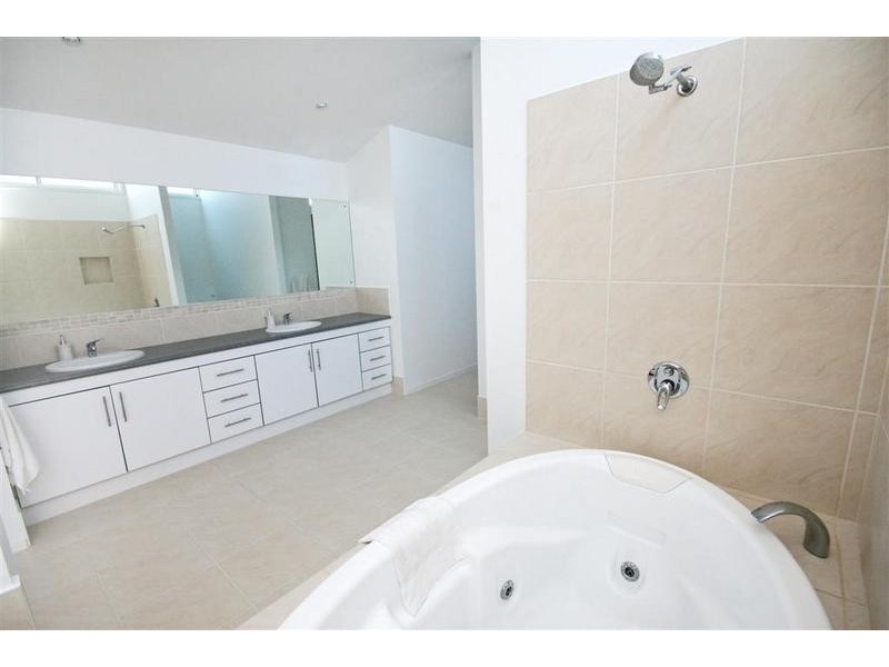 15 Wallaby Circuit, Pelican Waters QLD 4551