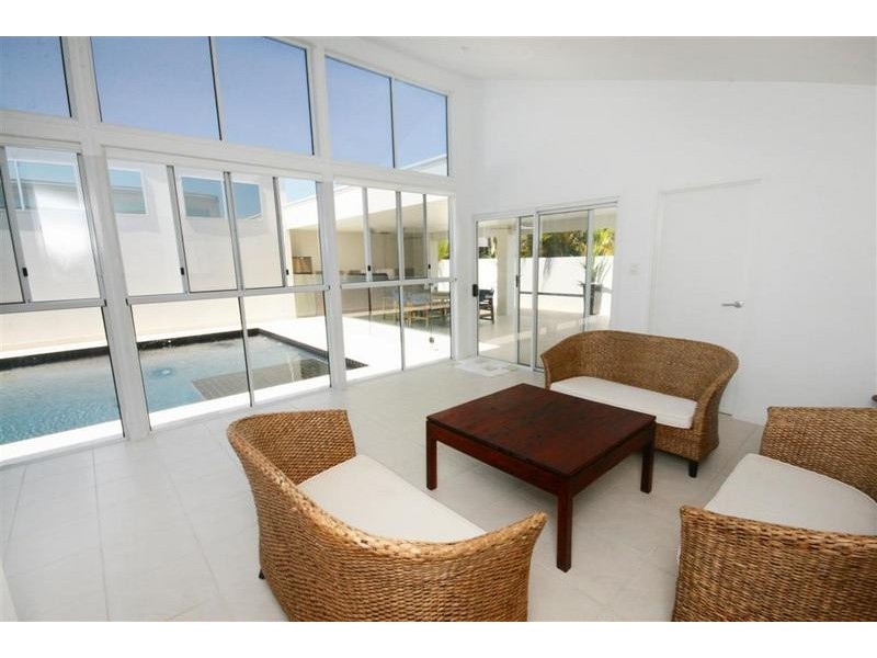 15 Wallaby Circuit, Pelican Waters QLD 4551