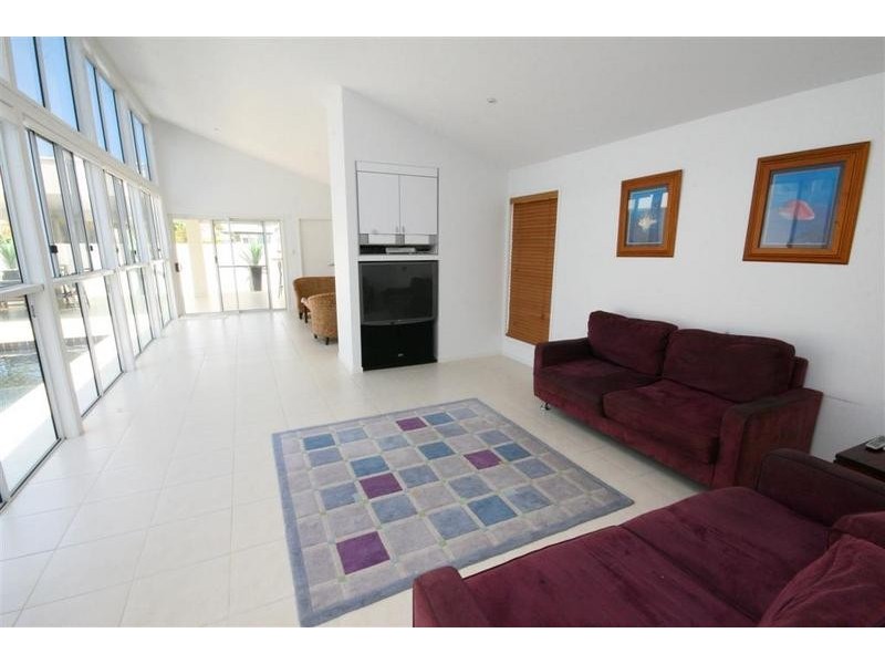 15 Wallaby Circuit, Pelican Waters QLD 4551
