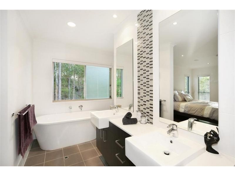 15 Wattlefield Road, Little Mountain QLD 4551