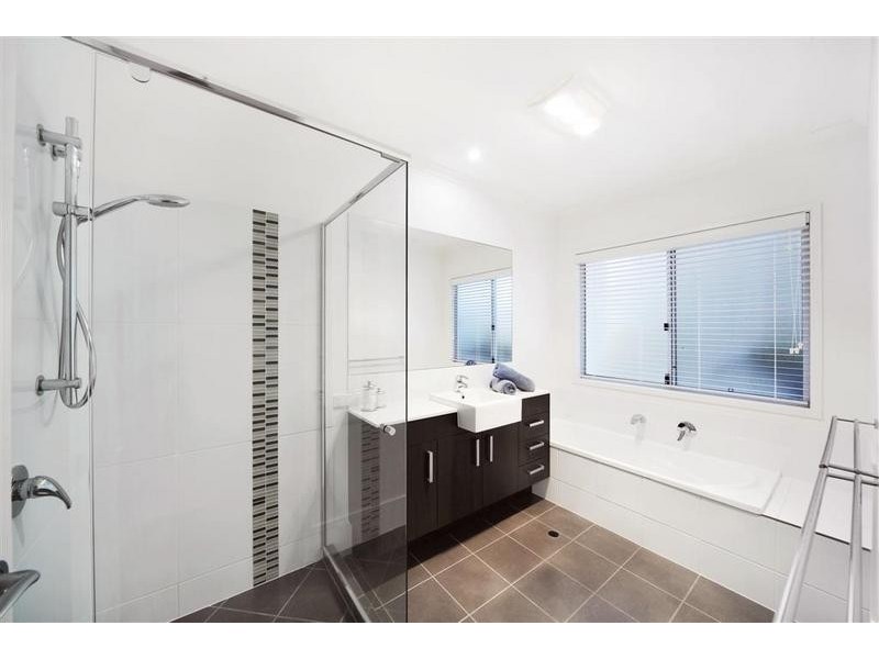 15 Wattlefield Road, Little Mountain QLD 4551