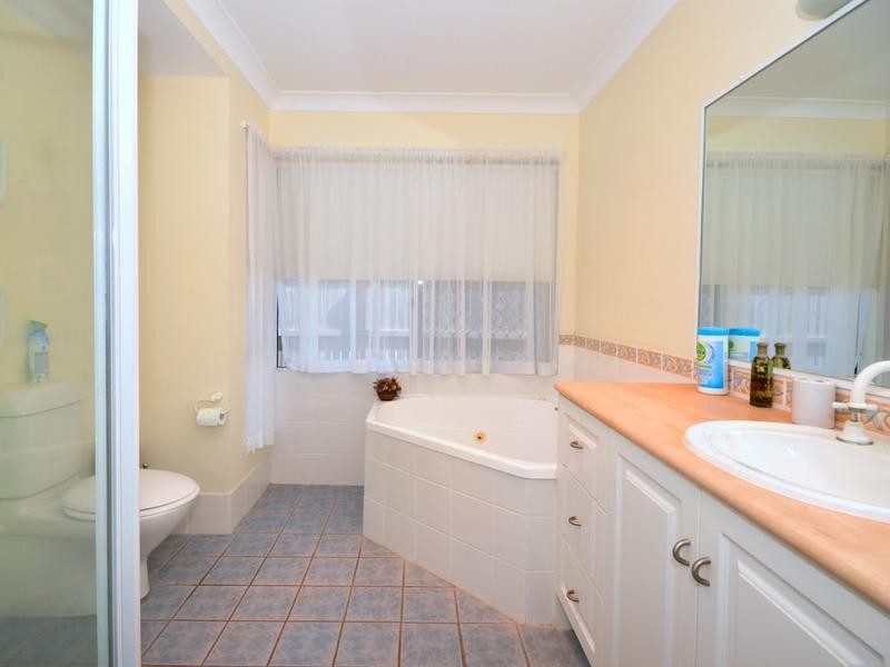 5 Wattle Court, Little Mountain QLD 4551