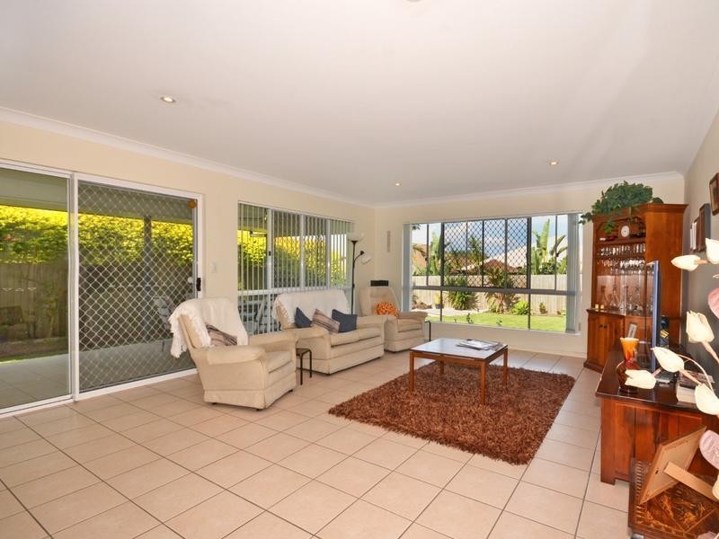 5 Wattle Court, Little Mountain QLD 4551