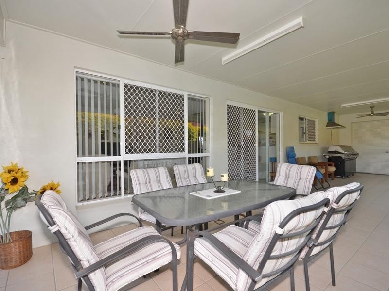 5 Wattle Court, Little Mountain QLD 4551