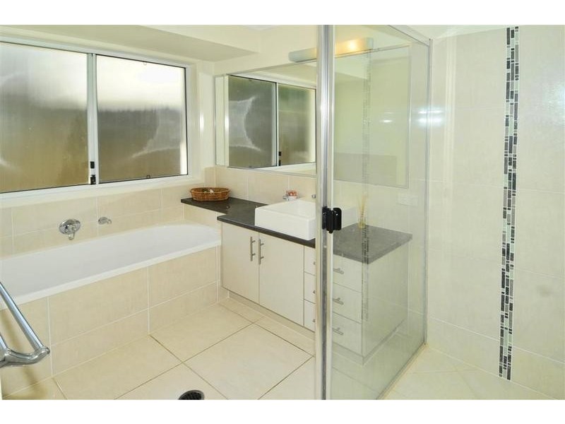 6 Wattlefield Road, Little Mountain QLD 4551