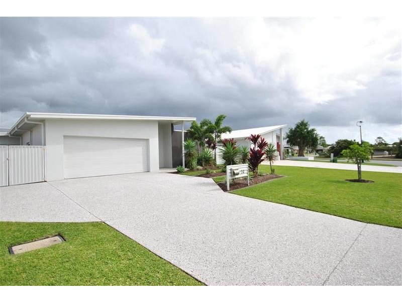 14 Whitehaven Way, Pelican Waters QLD 4551