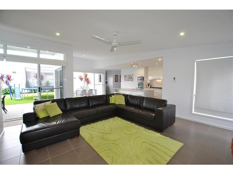 14 Whitehaven Way, Pelican Waters QLD 4551