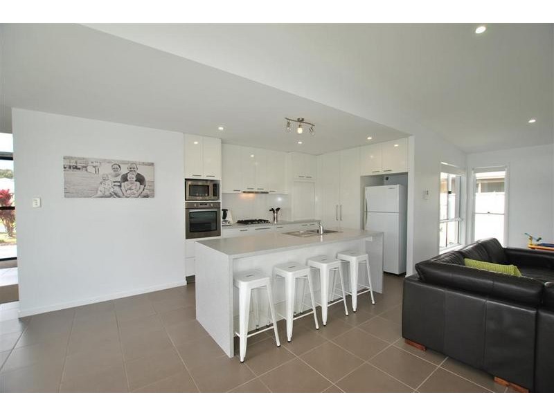 14 Whitehaven Way, Pelican Waters QLD 4551