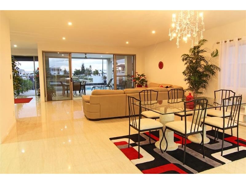 39 Whitehaven Way, Pelican Waters QLD 4551