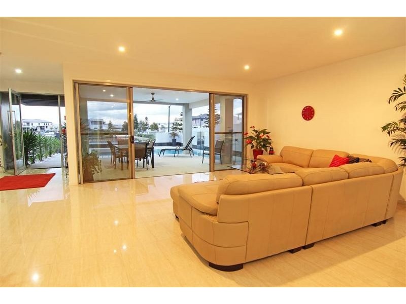 39 Whitehaven Way, Pelican Waters QLD 4551