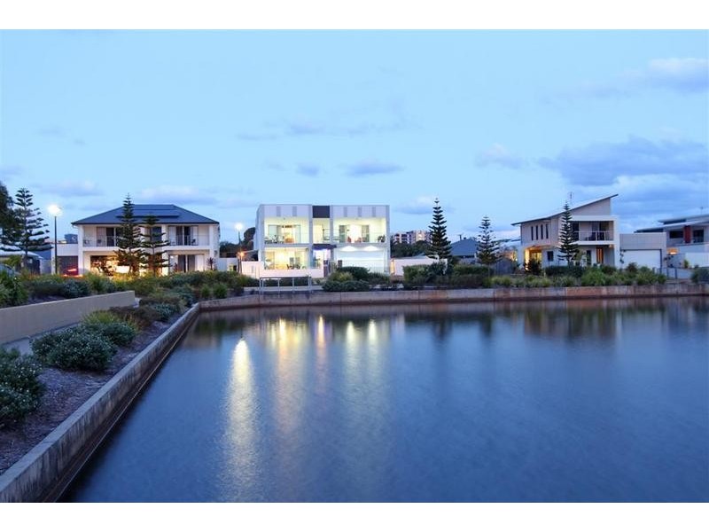 39 Whitehaven Way, Pelican Waters QLD 4551