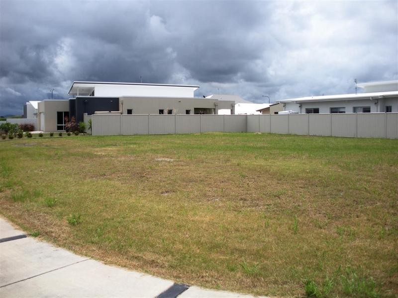 9 Whitehaven Way, Pelican Waters QLD 4551