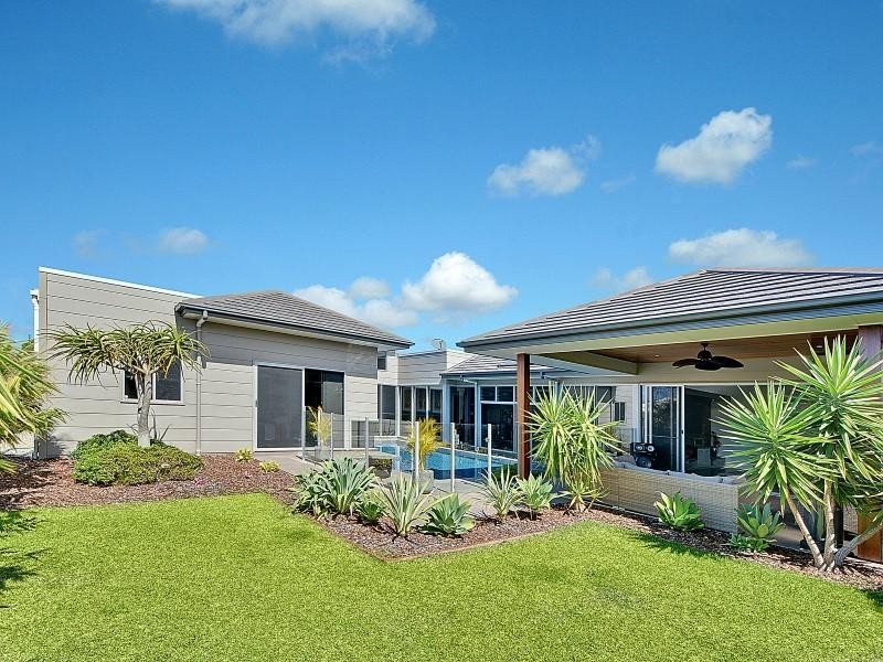 46 Whitehaven Way, Pelican Waters QLD 4551