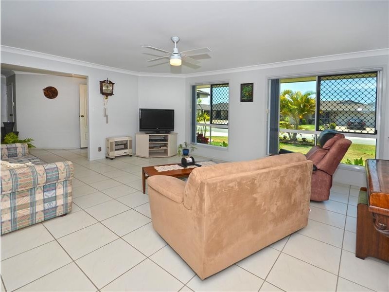 8 Wildflower Way, Little Mountain QLD 4551