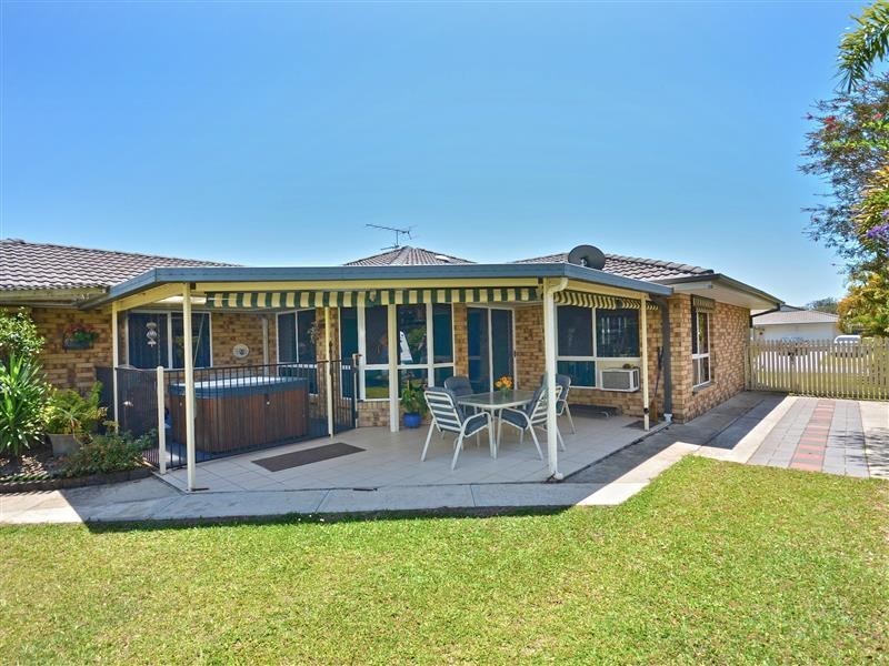 8 Wildflower Way, Little Mountain QLD 4551