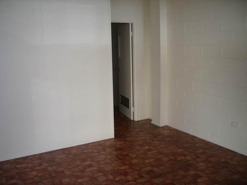 1/ 56 Landsborough Parade, Golden Beach QLD 4551