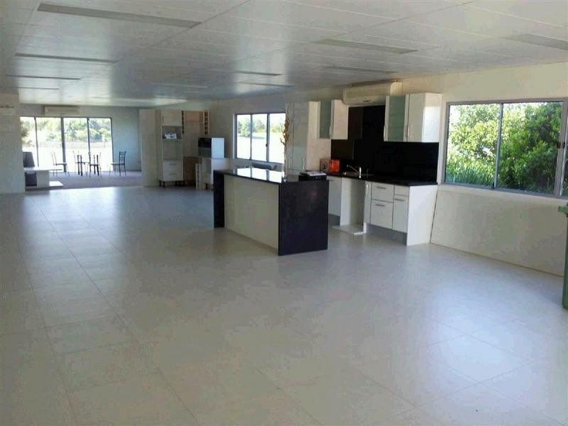 25 Premier Circuit, Warana QLD 4575