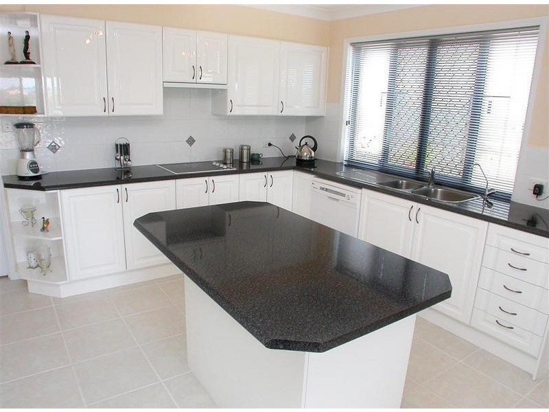 10 Kuthar Street, Pelican Waters QLD 4551