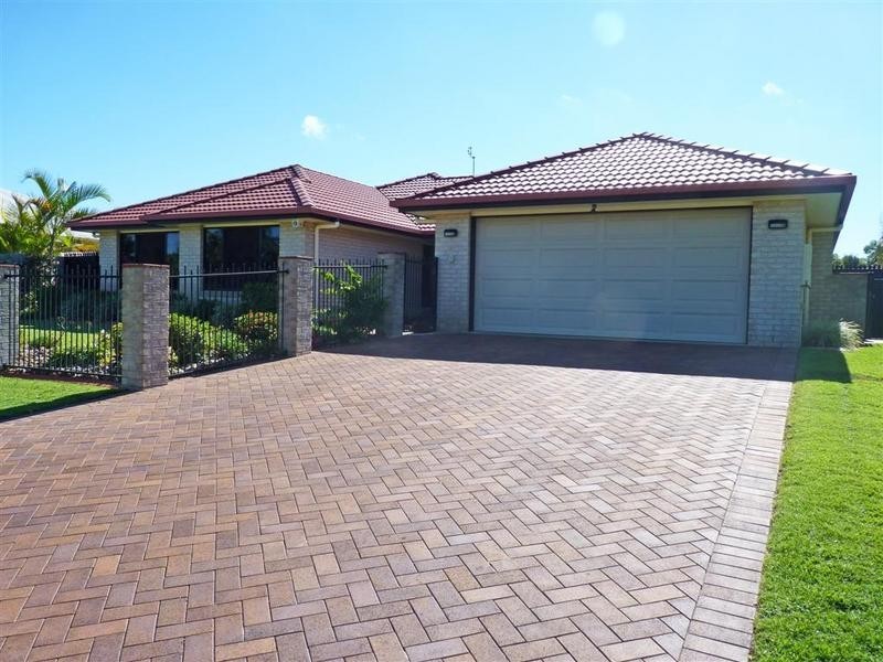 8 Matthew Crescent, Pelican Waters QLD 4551