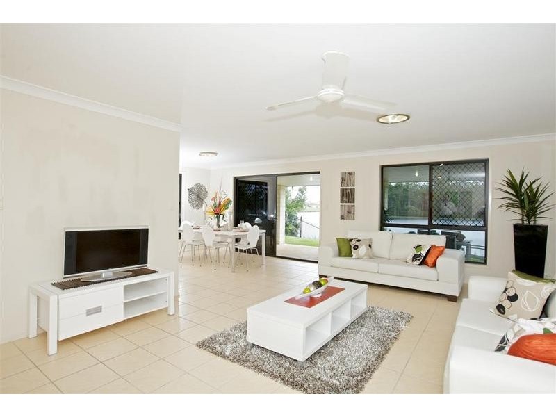 16 Undanbi Place, Pelican Waters QLD 4551