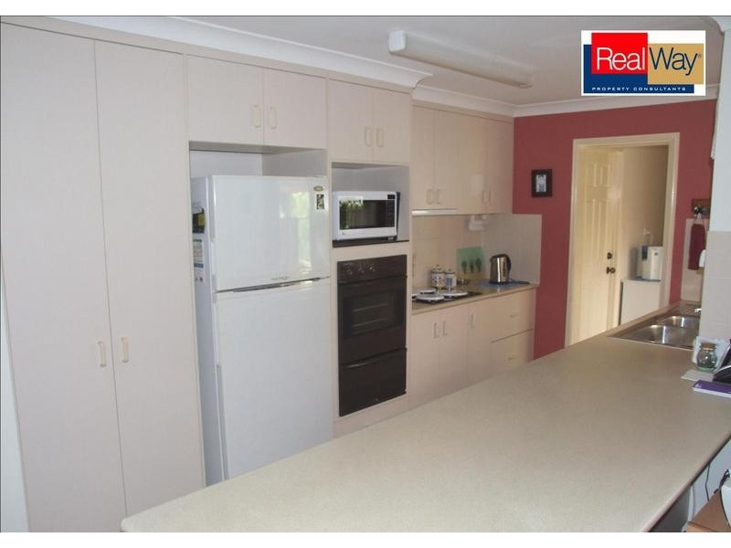 12 Earls Court, Point Vernon QLD 4655