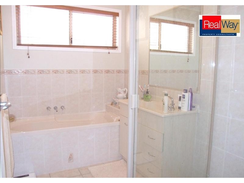 11 Beacon Road, Booral QLD 4655