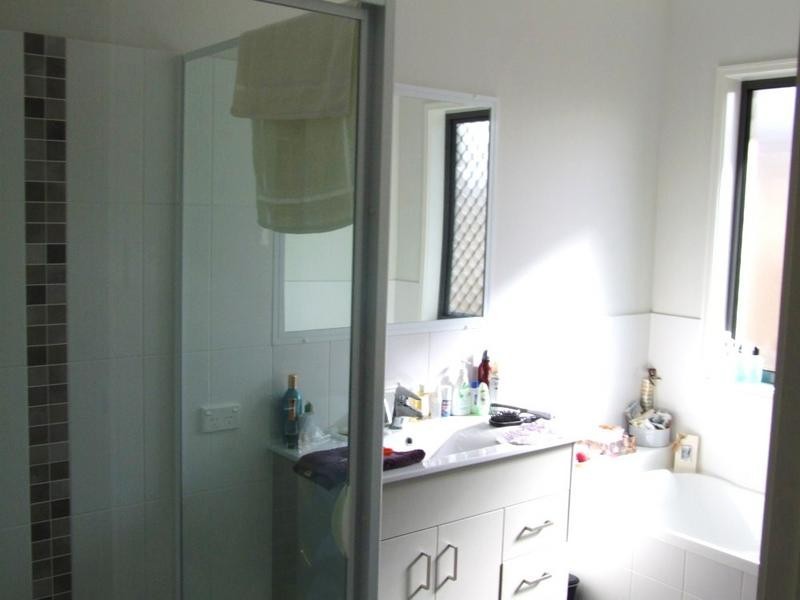 2 Lancaster Court, Urraween QLD 4655