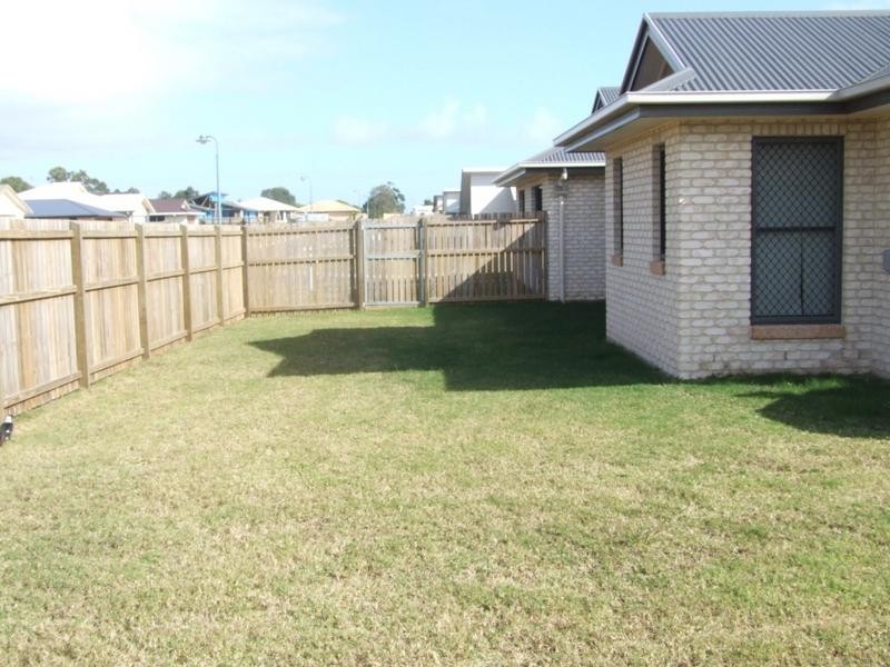 2 Lancaster Court, Urraween QLD 4655
