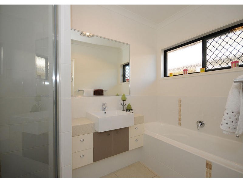 3 Yongala Ave, Eli Waters QLD 4655