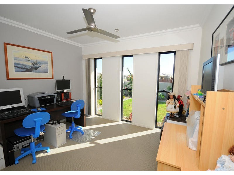 3 Yongala Ave, Eli Waters QLD 4655