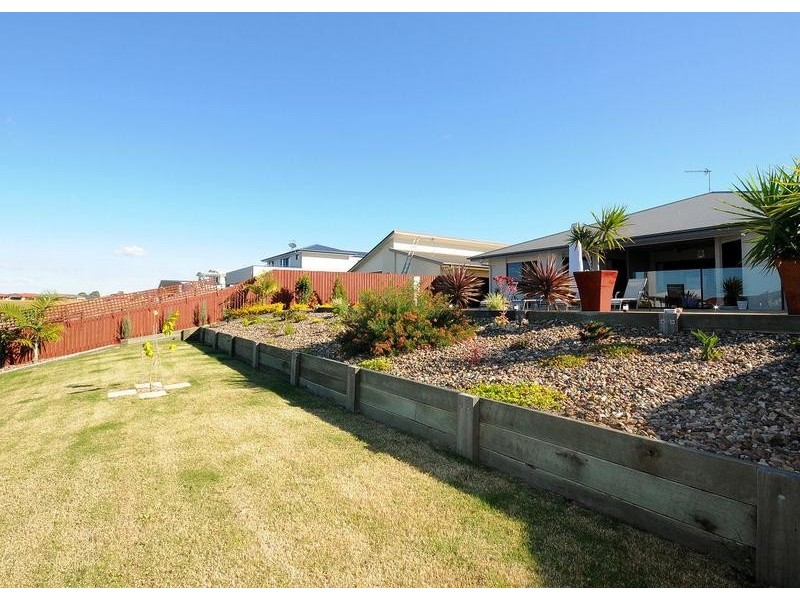 3 Yongala Ave, Eli Waters QLD 4655