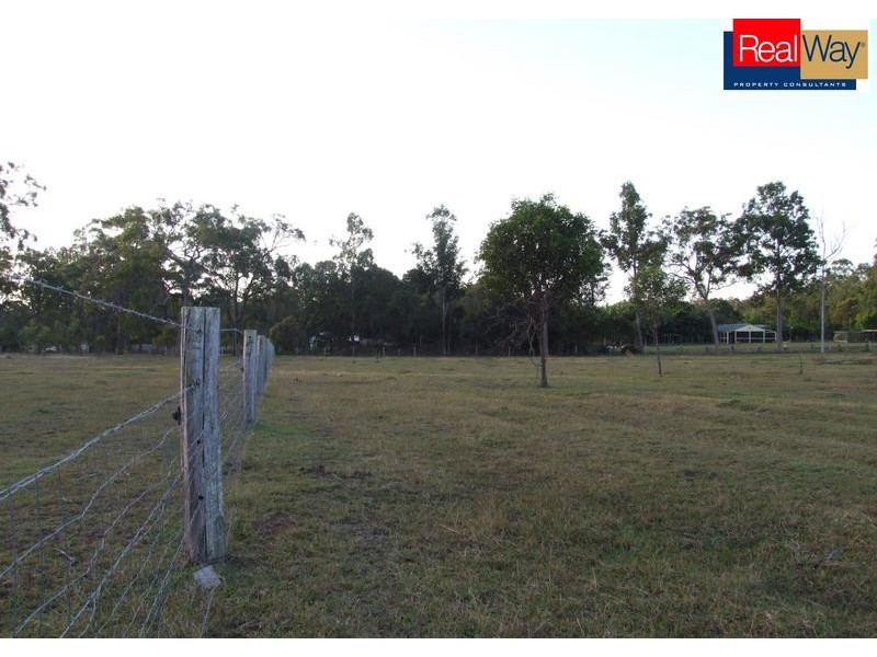 252 Booral Road, Nikenbah QLD 4655