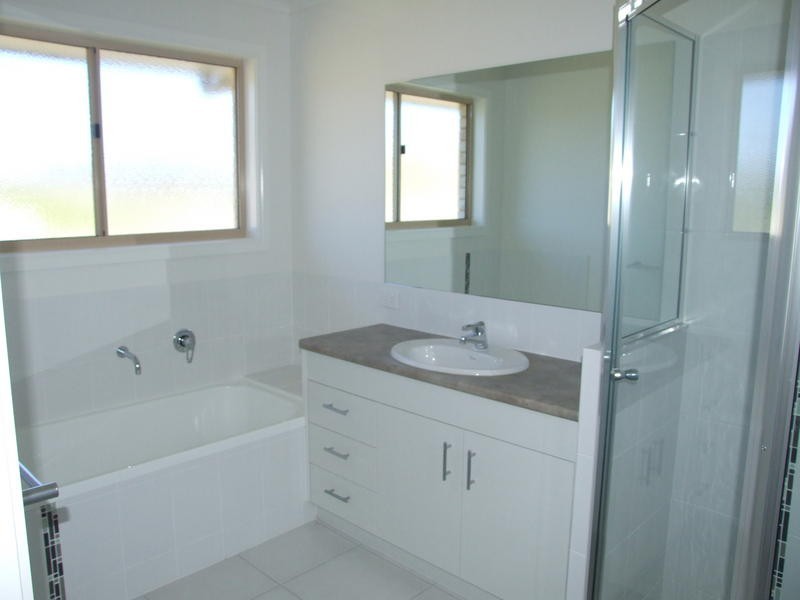 2 Parame Court, Nikenbah QLD 4655
