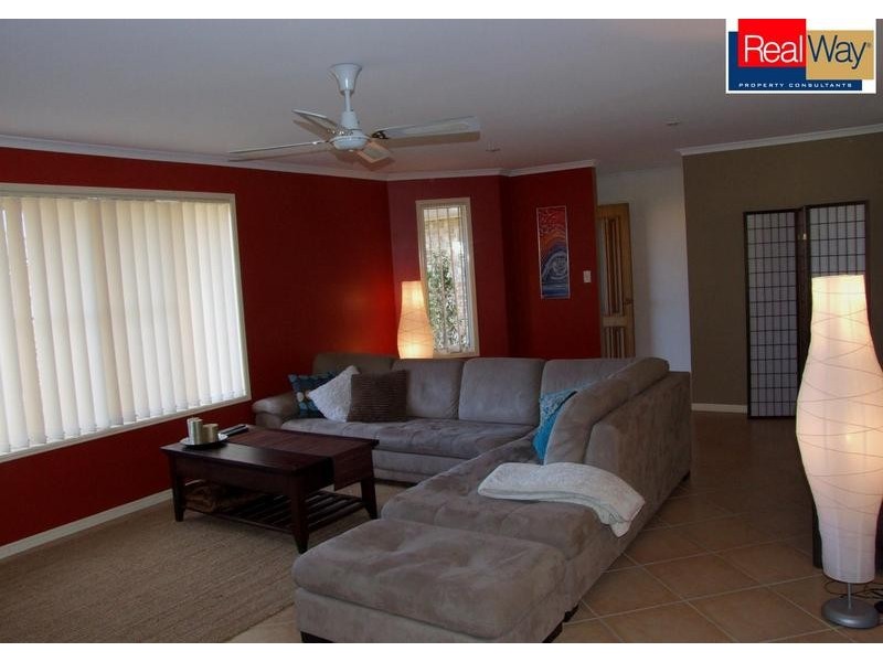 4 Benson Close, Urraween QLD 4655