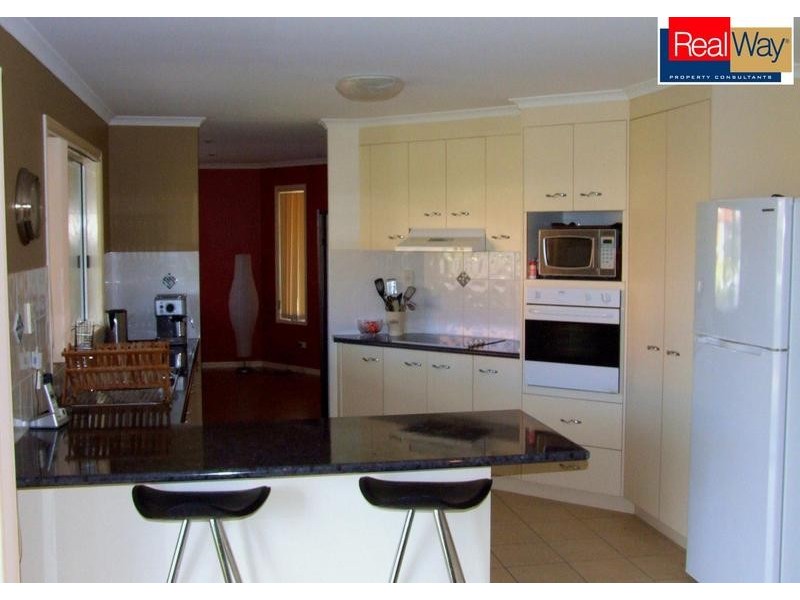 4 Benson Close, Urraween QLD 4655
