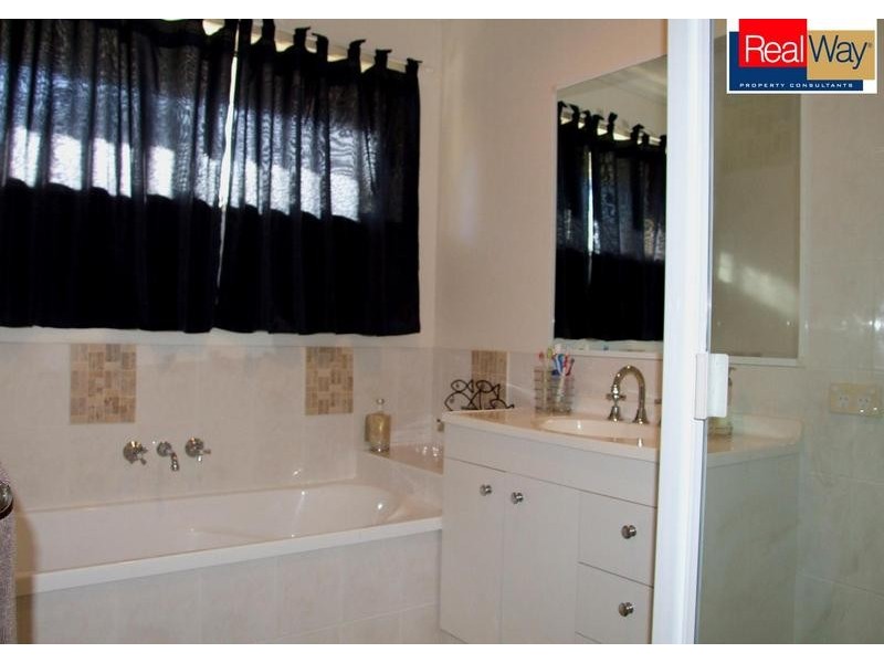 4 Benson Close, Urraween QLD 4655