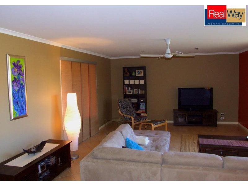 4 Benson Close, Urraween QLD 4655