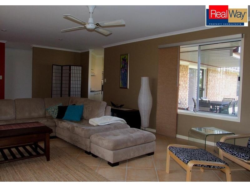 4 Benson Close, Urraween QLD 4655