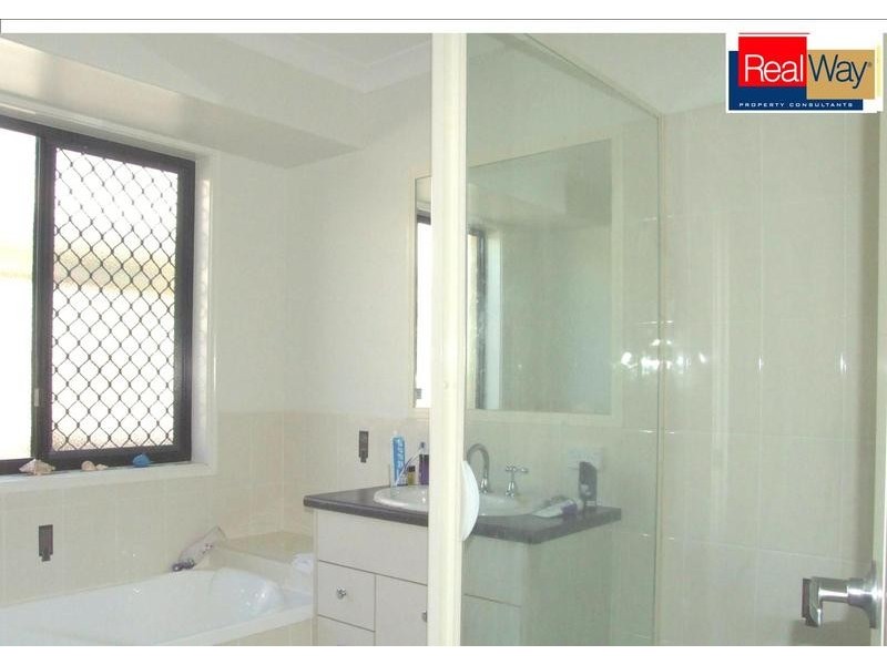 4 Rochester Court, Urraween QLD 4655