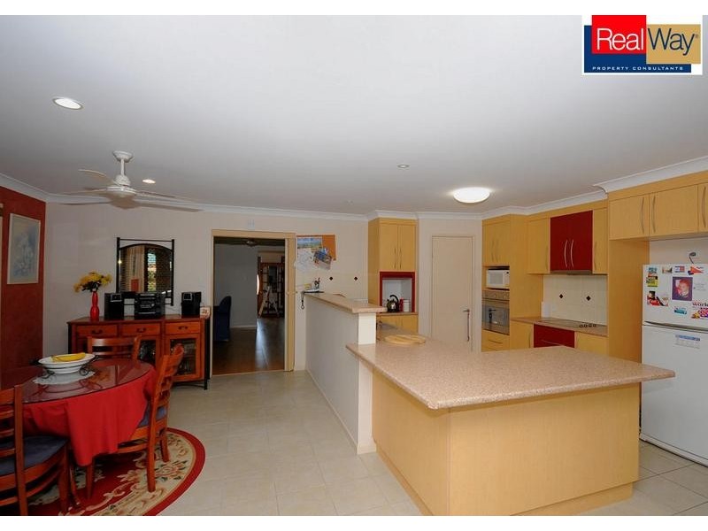 14 Earl St Vincent Cct, Eli Waters QLD 4655