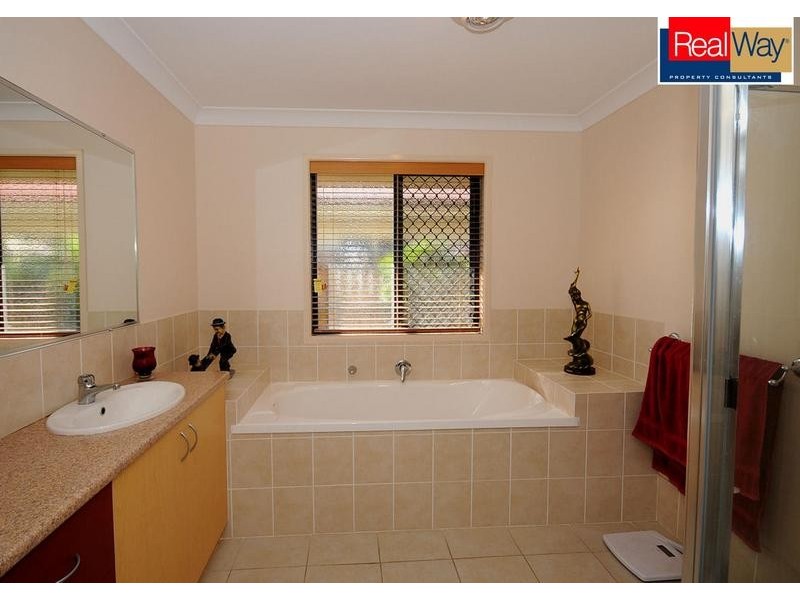 14 Earl St Vincent Cct, Eli Waters QLD 4655