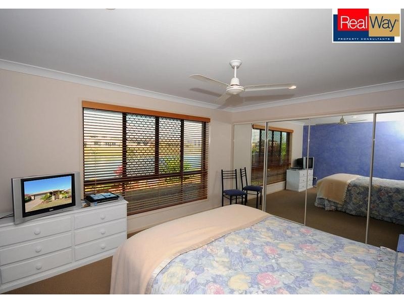 14 Earl St Vincent Cct, Eli Waters QLD 4655